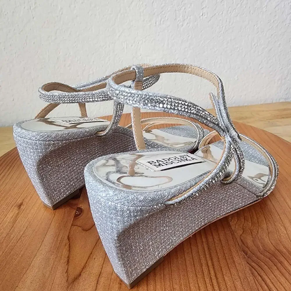 Badgley Mischka Sandals Womens Size 7.5 Silver Strappy Rhinestone Wedge Formal